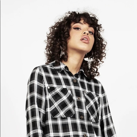 Disturbia Dresses & Skirts - Disturbia button up dress